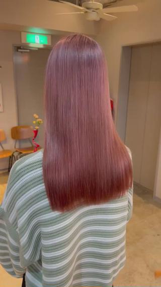 ロング ミルクティーベージュ outaのヘアスタイル