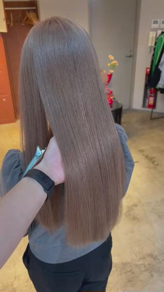 ロング ミルクティーベージュ outaのヘアスタイル