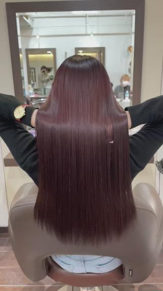 ブリーチ経験無しのお客様だと
髪質改善トリートメントでこの仕上がり
縮毛矯正してるみたいです 