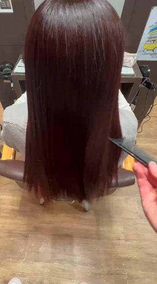 カット＋髪質改善カラーです

栄養補給しながら塗り分け、ダメージを最小限に抑えております

髪質改善専門店での勤務履歴もありますのでご相談下さいませ 