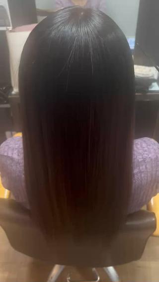 カット＋髪質改善カラーです

栄養補給しながら塗り分け、ダメージを最小限に抑えております

髪質改善専門店での勤務履歴もありますのでご相談下さいませ 