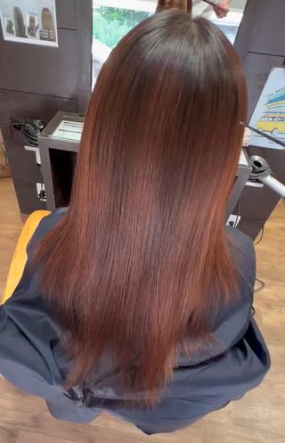 カット＋美髪縮毛矯正です

栄養補給しながら塗り分け、ダメージ毛にもしっかり対応しております

髪質改善専門店での勤務履歴もありますのでご相談下さいませ 