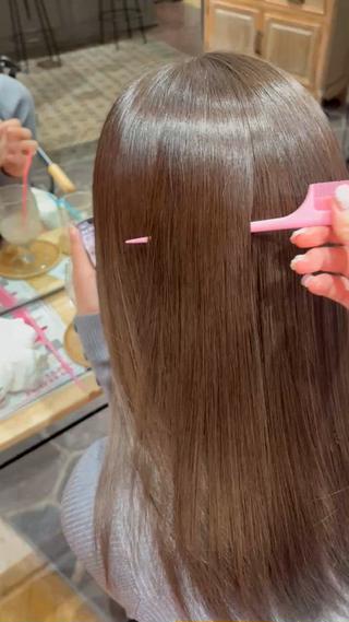 セミロング カラー ハイトーン💗ピンク 🛼ベージュ🍀のヘアスタイル