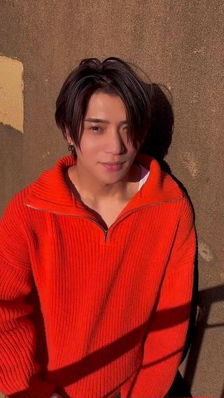 《ハイトーンカラー》
ムラサキに染めて
色落ちまでも楽しむスタイル！ 