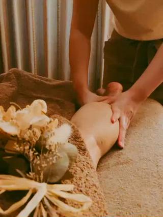 ホテルエステ直伝のリンパマッサージです。
敷居の高かったホテルエステの技術が自宅サロンにて気軽に受けて頂けます。
リンパマッサージでしっかり血流を流すことによって、
浮腫や肩こり、冷え性の緩和へと繋がります。 