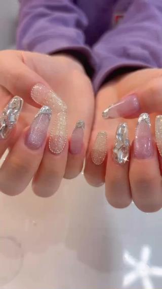 埋め尽くしandピクシー風のラメandマグネットガラスフレンチ
めちゃくちゃ可愛い 