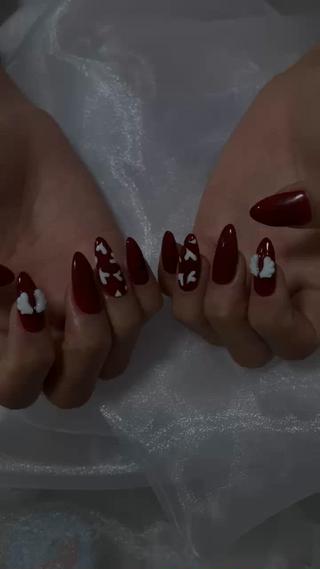 サンプルから4本選べるカスタムアート♡
今回はバレンタインネイルに仕上げました★* 