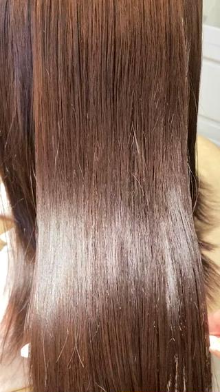 カラー塗布前 カラー剤の中 カラー置き時間 カラー流し中 流した後 乾かす前全てにトリートメントをつけさせて頂きます*゜

ブリーチ歴、カラー歴が多数ある方でもツヤさらに仕上がります 