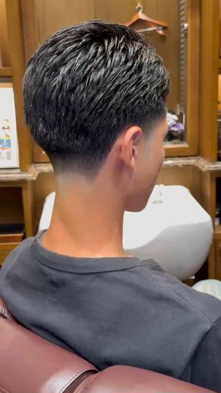 テーパーフェードで七三スタイル
ビジネスマンも行けます