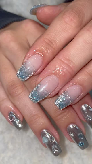 キラキラ夏ネイル
色味合わせて左右違うデザインもオシャレ⋆｡‧˚ʚɞ˚‧｡⋆ 