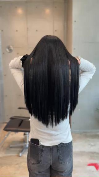 圧倒的艶お出かけ前にサラ艶！髪質改善カラートリートメント
ブルーブラック　ロングヘア　
薬院　天神　平尾　大名　博多 