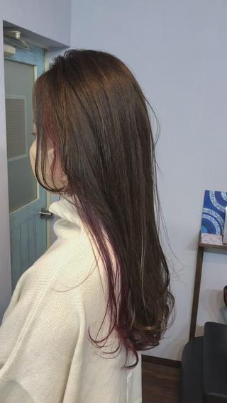 透明感ベージュ×インナーワインレッドカラー 