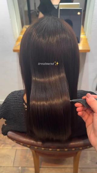 髪質や髪のお悩みに合わせたトリートメントでツヤツヤにさせてください
treatment ¥2000〜
+700円〜で他のメニューに追加も可能なので気軽にご連絡下さい