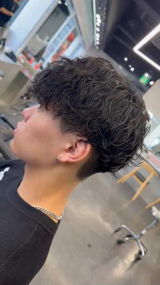 アイロンで作るような波巻きパーマ夏におすすめです 