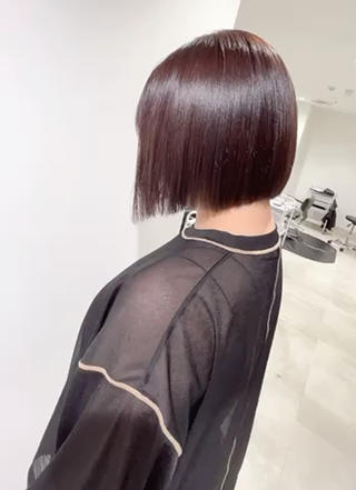 柔らか 暗め ピンクブラウンカラー
切りっぱなし あごラインボブ 