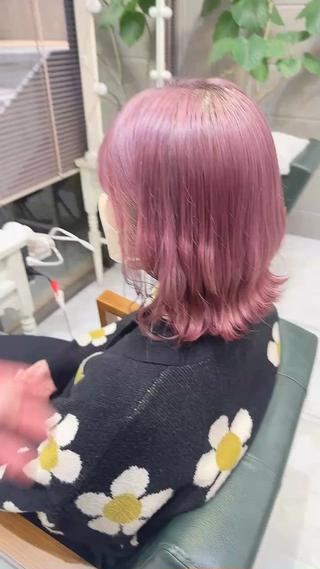 可愛い人気のシアーピンクヘアカラー外ハネボブヘア！
強過ぎないピンクが可愛い！ 