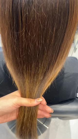 ブリーチ毛でも髪質改善ストレートで
パサつき、広がりが抑えられて艶々サラサラです 