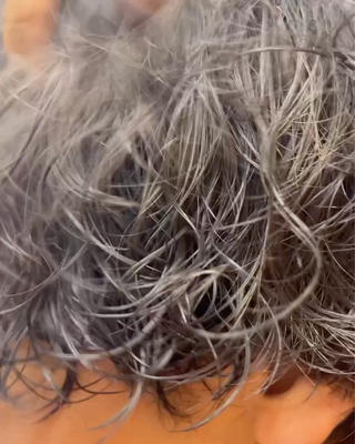 一回のブリーチでしっかり抜いて色を入れたシルバーカラー
色持ち、色の入りが良くなる様にブリーチシャンプーを丁寧にしっかりと落としてからカラーを入れています
#tokyo#sumidaku#ryogoku#asakusabashi#higashinihonbashi#東京#墨田区#両国#浅草橋#東日本橋#カット#メンズカット#透明感カラー#ブリーチ1回#ブリーチ#ブリーチカラー#グレーカラー#シルバーカラー