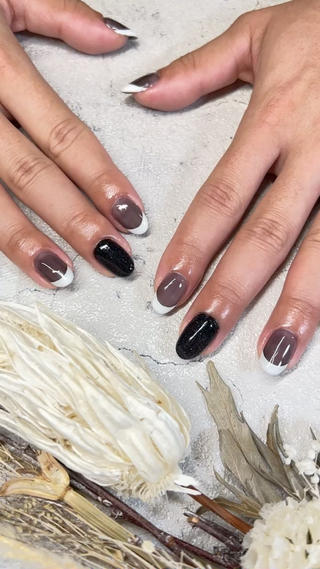 メンズネイル
ベース透け感BLACK・先端ホワイトのフレンチ
一本BLACKラメ埋め尽くし

追加料金なし
【料金目安オフ無¥10000・オフ有¥10500】 