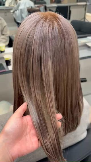 ミルクティー
ブリーチ履歴のある毛先と根元を繋ぎました 