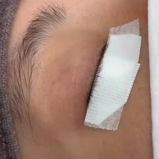 睫毛カール施術風景
綺麗に・丁寧にを心がけています♪ 