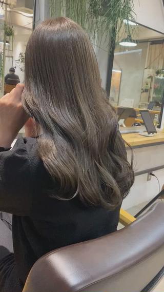 透明感抜群オリーブベージュです！！
気になる赤みも消してくれるカラーです 