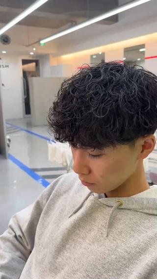 パーマ メンズ DAZZLE hair RUSH所属・波巻き得意 メンズ美容師/松井陸のヘアスタイル