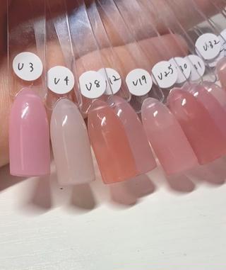 肌馴染みカラーだけで30種近くあります
手の日焼け、くすみ...など、お悩みに合わせたカラー選びもできます 