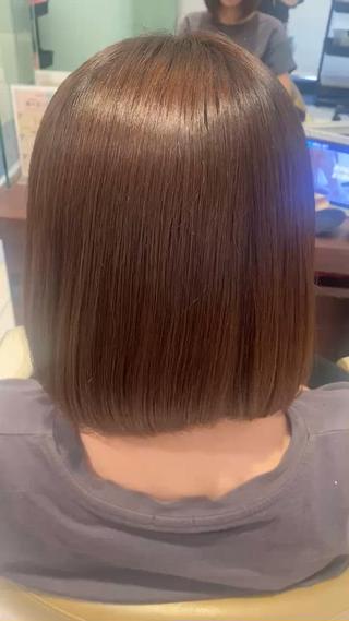 ボブにカットして、お客様に合わせたお薬でストレートにしました。ツヤツヤにお仕上げいたします 