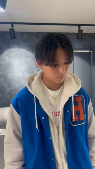 ミディアム パーマ メンズ SALOWIN 原宿 iori所属・🌟原宿指名No.1 センターパート⭐️のヘアスタイル