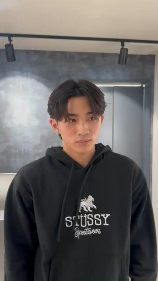 ミディアム パーマ メンズ SALOWIN 原宿 iori所属・🌟原宿指名No.1 センターパート⭐️のヘアスタイル