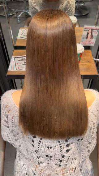 圧倒的質感と艶感をあなたへ

メテオストレート

癖を伸ばしながら、質感も柔らかくとても洗礼されたヘアスタイルへ

街中で歩いてるとき振り向かれるような美しい髪を手に入れませんか？

人の印象はヘアスタイルで表すことが多いと言われています。

例えばアフロだったり坊主だったりそれは極端ですが、

綺麗な髪も街ゆく人から『　綺麗な髪の人　』と言われるくらい髪の毛はとても重要です。

あなたの大切な髪の毛を僕と一緒に育成していきましょう！ 