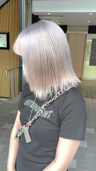 ホワイトブリーチで一気に明るく️
業界一抜けるブリーチがあります️
グリッターボンドブリーチならダメージレス 