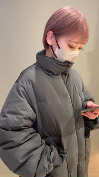 ショートボブに、ハイトーンをミックス、
垢抜けヘアーに大変身 