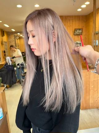 ロング 韓国レイヤー外国人風 透明感カラー髪質改善のヘアスタイル