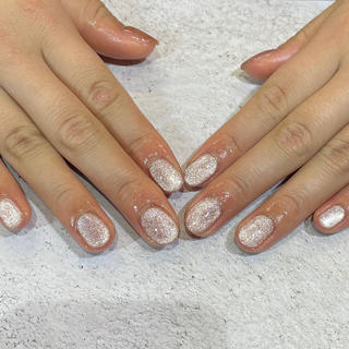 一度塗りでも発色良く、
輝くピンクのマグネットネイル˚✧₊⁎ 