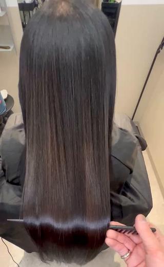 乾かしただけです

美髪矯正をすると
艶とサラサラ感が凄いです！

是非一度体験してください 