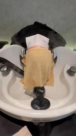 髪質改善トリートメント

スチーマーでしっかりキューティクルの中まで浸透させます！

・カラー褪色予防
・切れた毛髪の結合を再結合
・毛髪の水分量を調節しパサつかない髪へ 