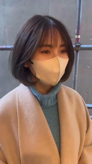 コロンっとした丸みのある韓国ボブ（タッセルボブ）
シースルーバング×オリーブベージュのヘアカラーを組み合わせて大人可愛いを演出 