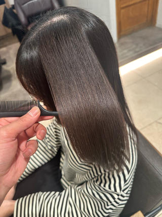 VIVIEオリジナルのストレート真骨頂
髪質改善される巻けるストレートパーマ
パサパサした髪の毛もなくなるし、手触りも良くなるので一度経験したら病みつきになる事間違いなし。
是非お試しください。 