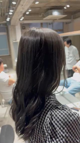 グレーカラー!
ブリーチ1回〜2回必須!
ブリーチの抜け具合によっては2回になることがあります!相談可能
少し濃くグレーを入れているので色持ちもいいです!