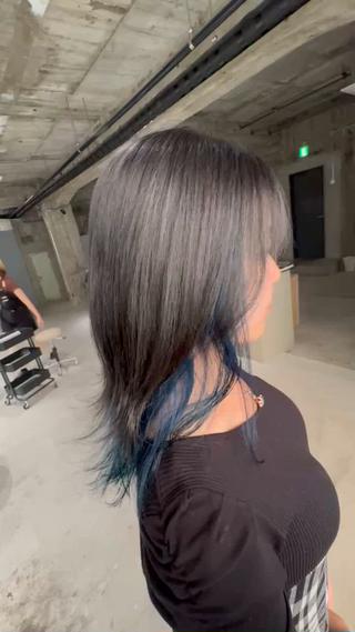 ルーツカラー
グレーとブルーのあいしょうもめっちゃかわいい
ダメージしていましたがダメージを見つつブリーチさせていただきました!
ブリーチ1回〜2回!
夏に向けて髪色チェンジしましょう!
土日もご予約可能です!