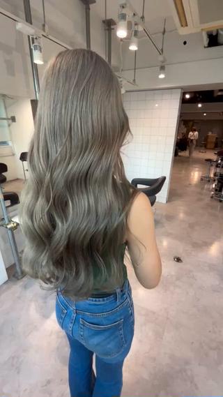 ホワイトグレージュ
bleach×2~3
色落ちまで綺麗なグレージュカラーぜひおまかせください
1度髪の毛見させて頂いてダメージ最小限で理想の髪色に仕上げます 