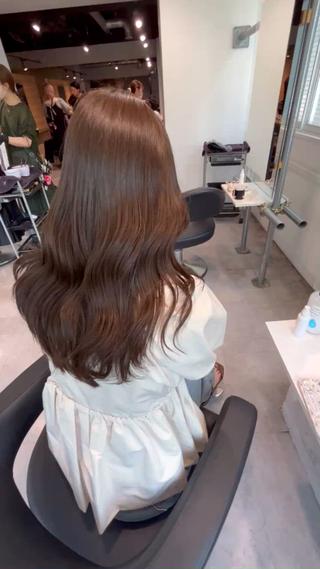 モカグレージュ
ブリーチなしWカラー
ブリーチなしで作る透明感溢れるグレージュカラーです
ブリーチはしたくないけど可愛くしたい方ぜひおまかせください 