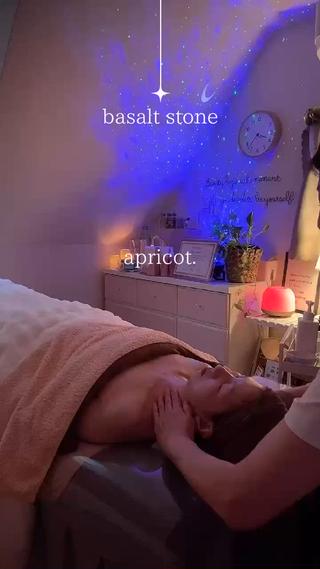 温活ヘッドスパで極上リラックスじんわり温まるバザルトストーンで心も体もほぐれる極上のひととき。
ストレスや疲れを溜め込んでいませんか？
この施術で頭皮の血行を促進し、肩こり、首こり、眼精疲労、頭痛をスッキリ解消！自律神経神経の乱れも整います。
バザルトストーンの施術動画をお見せできないのが残念ですが、ストーンを使用したオイルトリートメントです！
とても気持ちの良い施術です！
施術後は皆さまとてもスッキリされてお帰りになられます「気になる！」と思ったら、ぜひ一度体験してみてくださいね♪ 