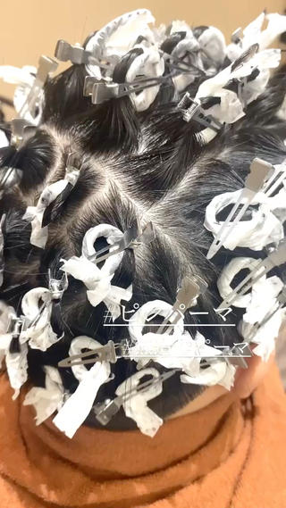 

［刈り上げマッシュ×ツイストスパイラルパーマ］
.
.
1人1人丁寧にカウンセリングをさせて頂きます◎
髪質に合ったパーマをご提案します☆
.
.
メンズカット・メンズパーマでセットが苦手な方でもサロンだけではなくご自宅でも再現しやすいように施術させて頂きます☆
.
.
☆メンズカットでかっこよく！
☆メンズパーマで毎日のスタイリングを楽に！
☆トレンドに合わせたスタイルをご提案！
.
.
【メンズカット】【メンズパーマ】【メンズセット】メンズカットが得意でスタイリングがしやすいように施術を心がけています！アイロンを使ったメンズセットやワックスの付け方まで細かく説明させて頂きます！
.
.
ツイストパーマ・ツイストスパイラルパーマお任せください
.
.
.
#大阪メンズカット
#梅田メンズカット
#大阪メンズパーマ
#梅田メンズパーマ
#大阪ツイストスパイラル
#梅田ツイストスパイラル
#メンズパーマ
#ツイストパーマ
#スパイラルパーマ
#マッシュ
#刈り上げマッシュ
#前下がりマッシュ
#アップバング
#メンズショート 