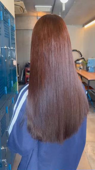 ブリーチなしダブルカラーでチョコレートブラウン
黒髪からの場合ブリーチなしダブルカラーだとハイダメージもせず綺麗になりますよ(゜-^*)/ 