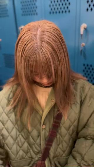 暗染め履歴からワンブリーチでmilk tea

ピンク系やオリーブ系のミルクティーも可愛いのでもしご来店された際は一緒に可愛いお色味見つけましょ 