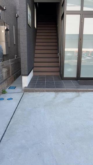 お店は2階になります。 