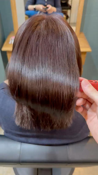 美髪カラー
処理剤を入れるだけで発色が良くなり、お手入れも楽になります️ 